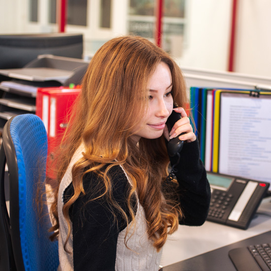 Femme au téléphone