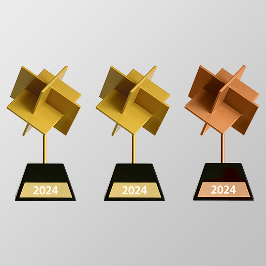 Pokale des Display Superstar Awards 2024